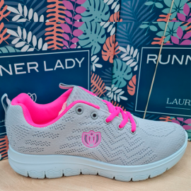 El imprescindible para la mujer todoterreno: zapatillas mujer, Zapatillas  deportivas - Laura Azaña Blog
